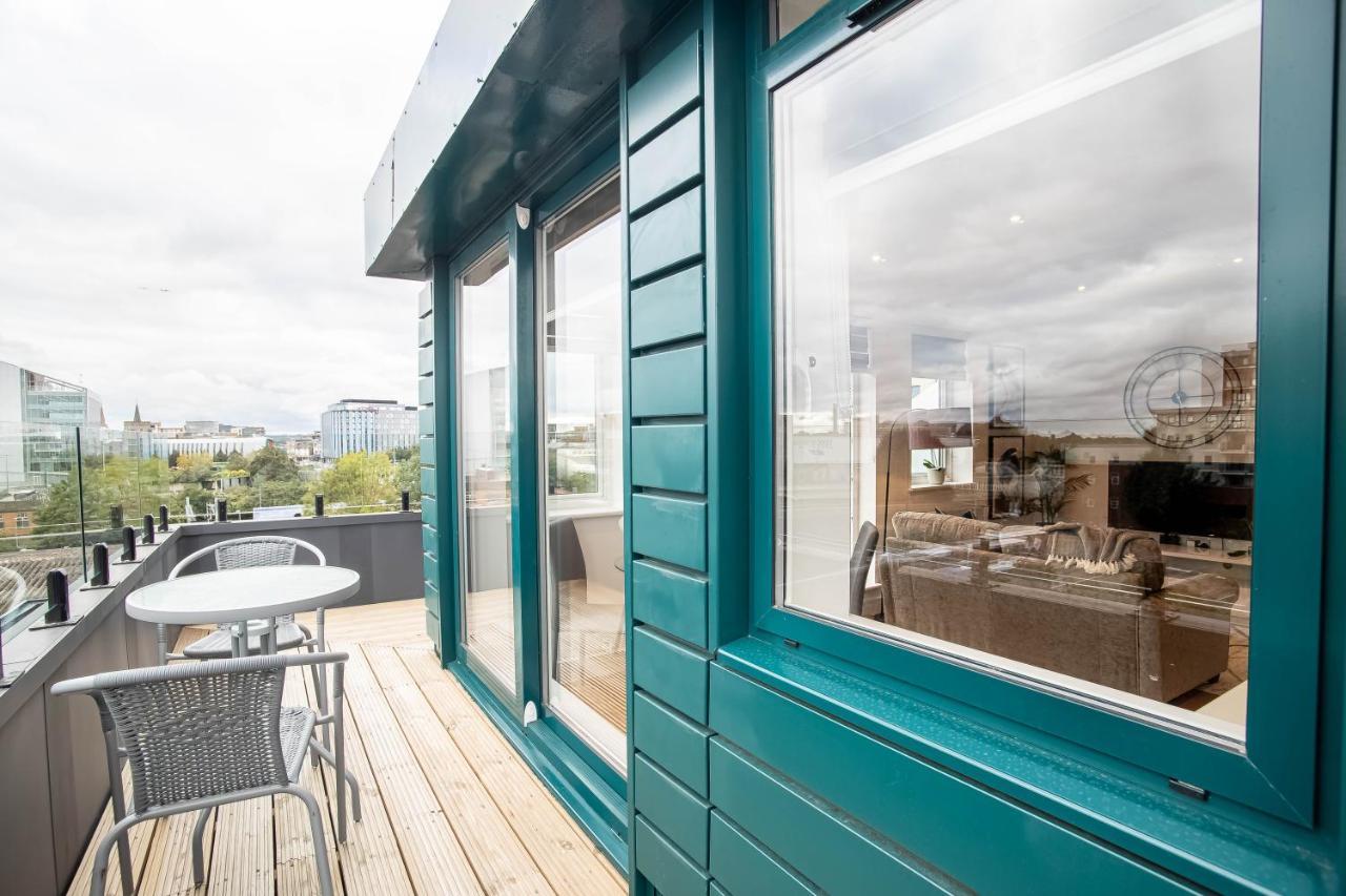 Appartement Two Bed Flat With Wrap Around Terrace Near Legoland, Windsor, Tube Station à Slough Extérieur photo