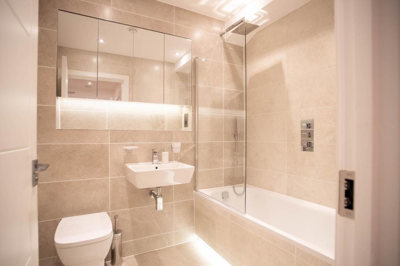 Appartement Two Bed Flat With Wrap Around Terrace Near Legoland, Windsor, Tube Station à Slough Extérieur photo